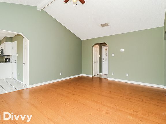 4th image of 821 Lynne Ln