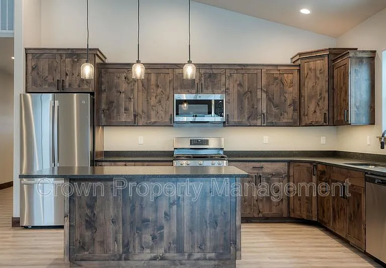 4032 Snowberry Ave — Photo 7