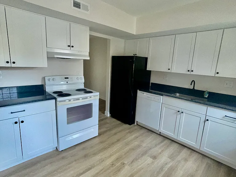 1625 Congressional Ct — Photo 4