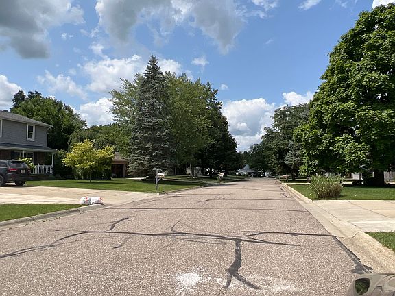 4th image of 1150 Hollyhock Dr