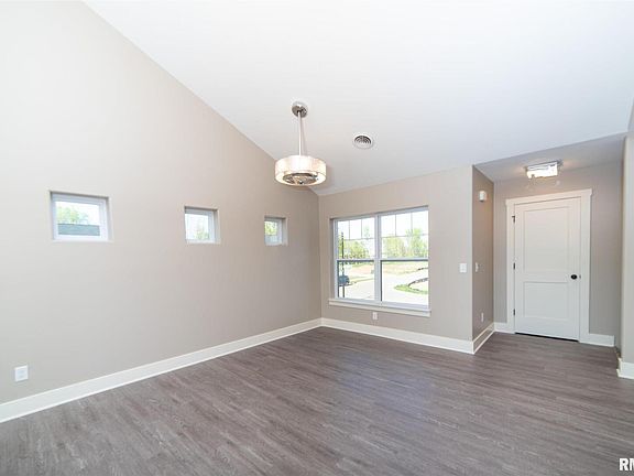 3rd image of 7246 Grove Crossing Dr