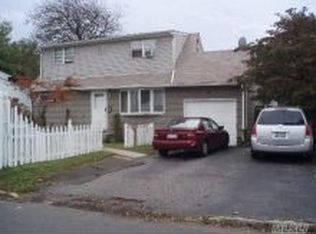 56 33rd St, Copiague, NY 11726