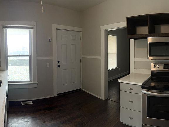 3rd image of 2100 Halstead Ave APT 2