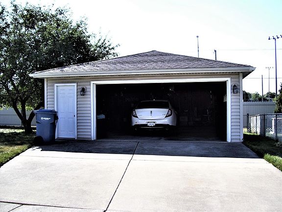 4th image of 702 Briarwood Dr