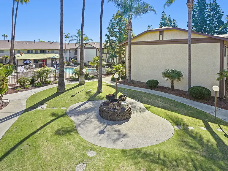 Stonehedge Apartments — Photo 7