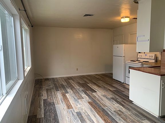 4th image of 3026 NE Douglas Ave