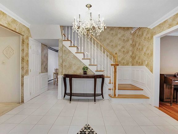 3rd image of 5 Village Hill Dr