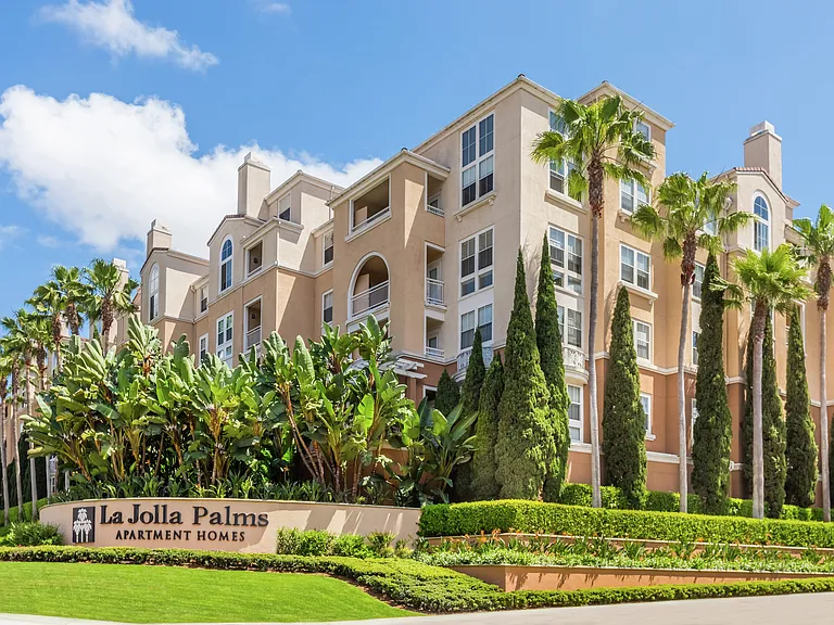 La Jolla Palms Apartment Homes — Photo 8