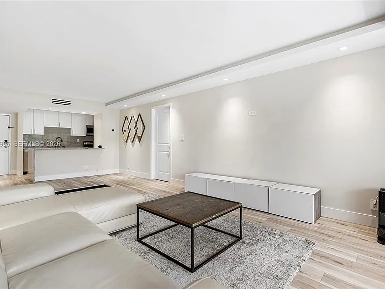 230 Lakeview Dr #106 — Photo 20