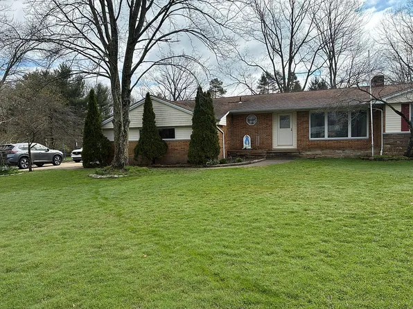 11951 Meadow Ridge Dr, Chesterland, OH 44026