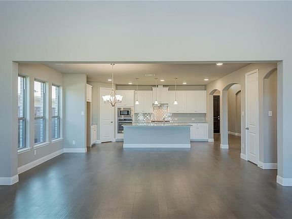 2nd image of 609 Lake Livingston Trl