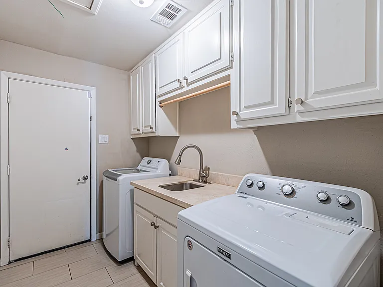 6935 Kingshollow Dr — Photo 36