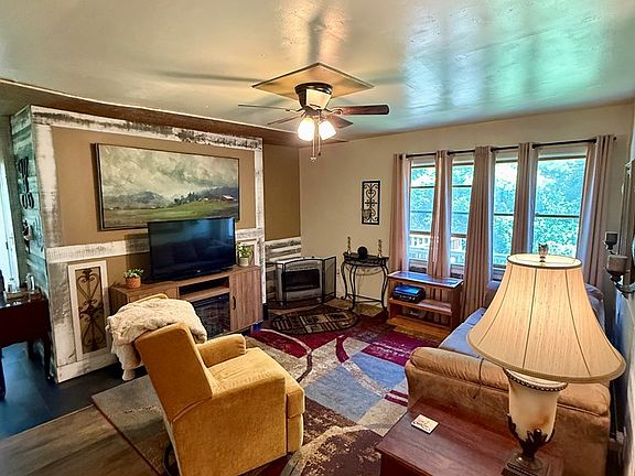 4th image of 304 N Highland Ave