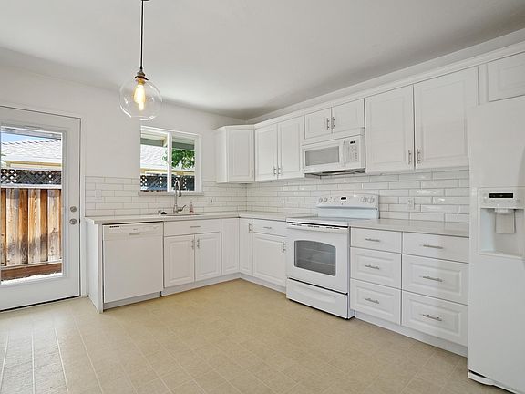 2nd image of 145 Kittoe Dr Unit A