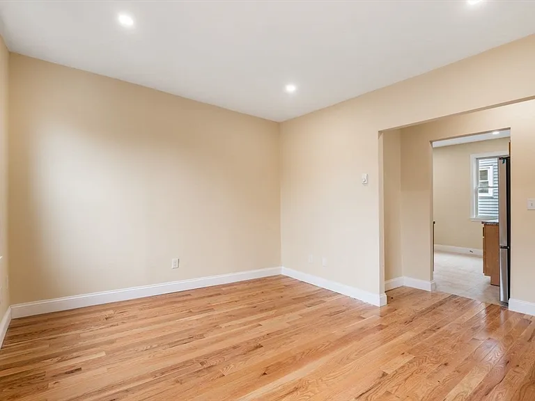 570 Washington St #3 — Photo 3