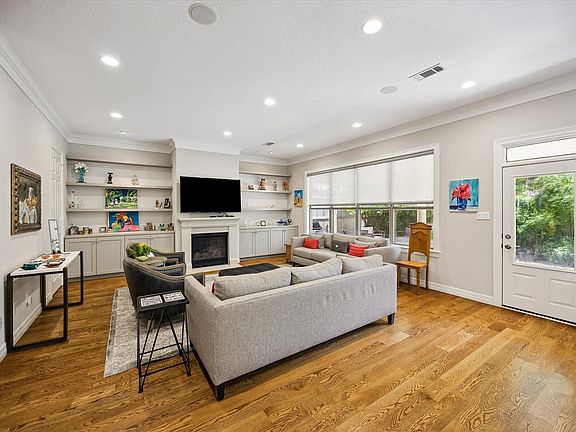 5th image of 4413 Darsey St