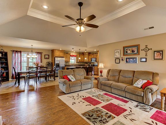 5th image of 527 S Winter Ln