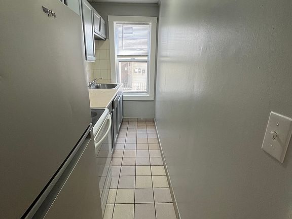 5th image of 558 Plymouth Ave #1R