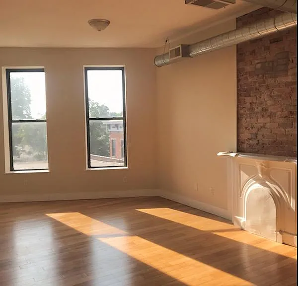 2733 Woodburn Ave #303 — Photo 5