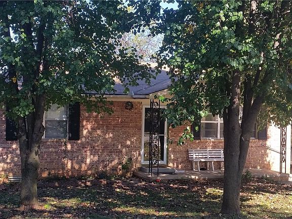 3rd image of 304 E Drake Ave