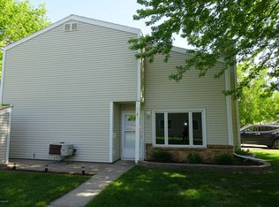 2443 S 26th St, Grand Forks, ND 58201