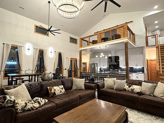 4th image of 40 Whispering Ln