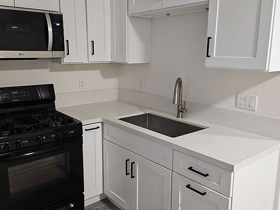 3rd image of 3287 N Acacia Ave #Adu