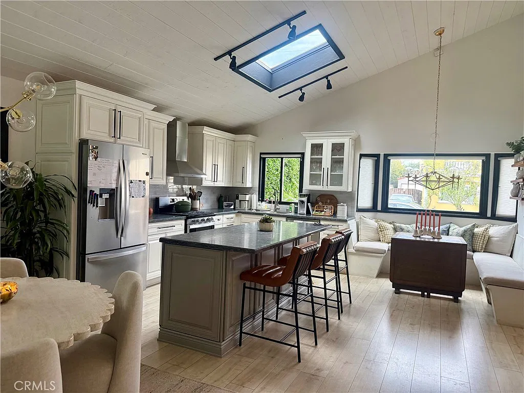 3 bed, 2119 sqft, $7,500 — Photo 3