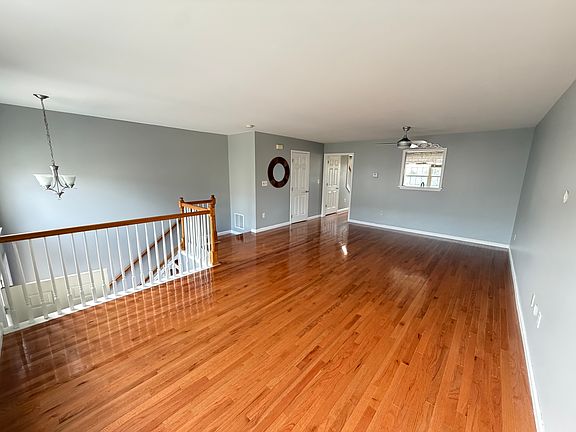 3rd image of 328 S Oak St
