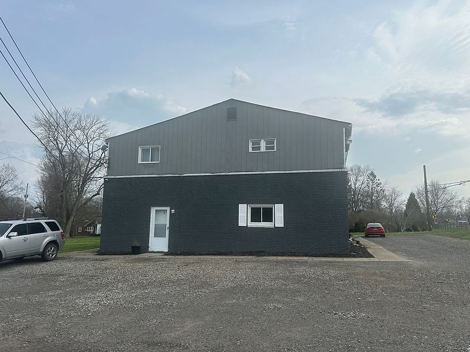 1st image of 5885 Youngstown Hubbard Rd #4