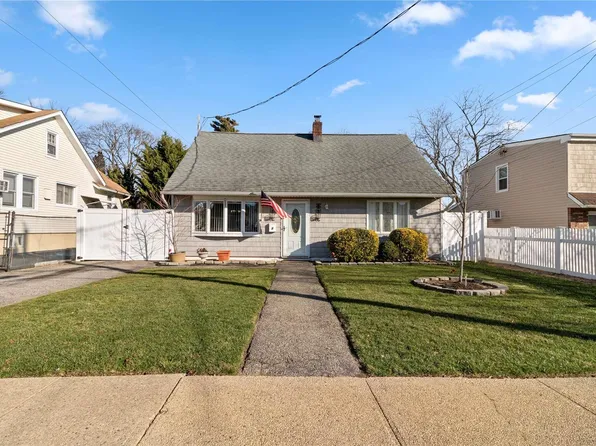 9 Ocean Avenue, Bellmore, NY 11710