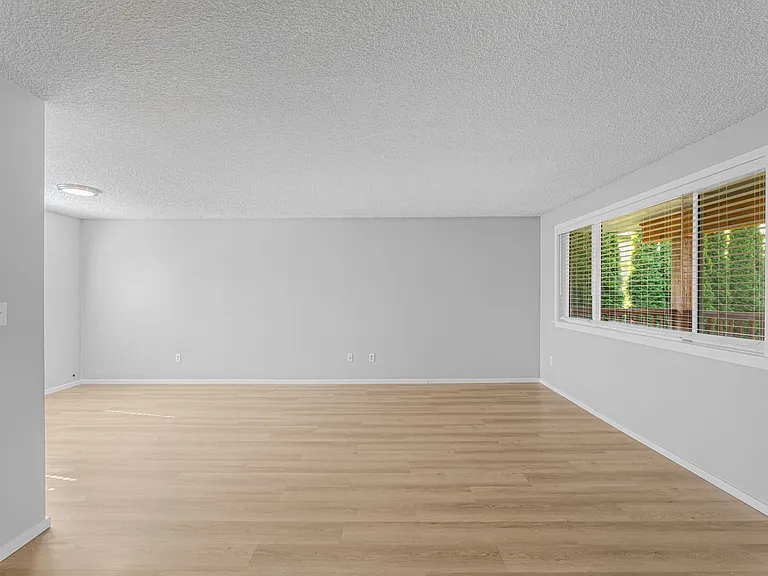 511 Avenue D #D — Photo 6
