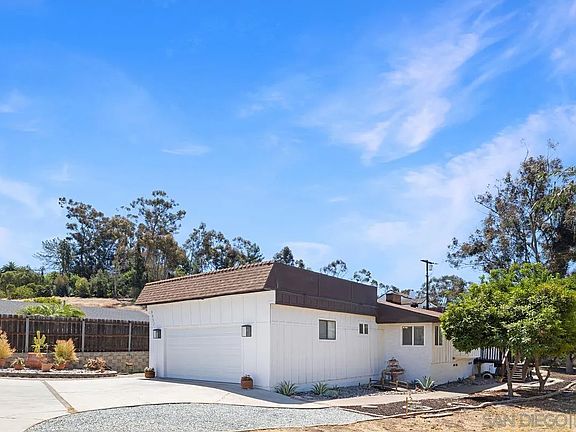 4th image of 8857 Echo Dr