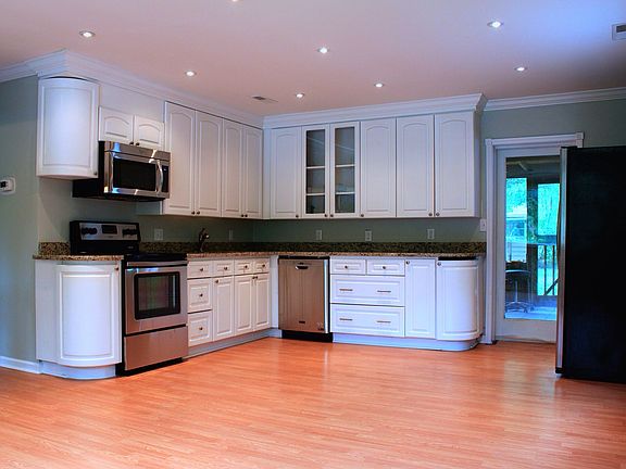 2nd image of 1525 Castlewick Ave