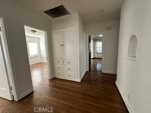 1054 N Euclid Ave — Photo 19