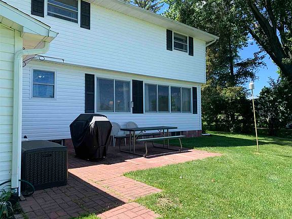 3rd image of 42 River Dr