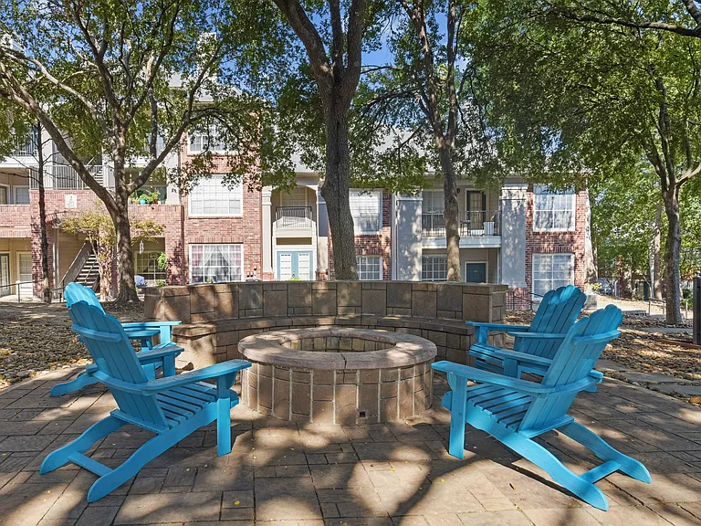Whispering Creek Villas Apartment Homes — Photo 13