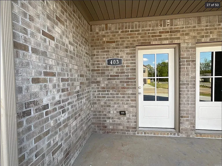 401 & 403 E Center St #401 — Photo 3