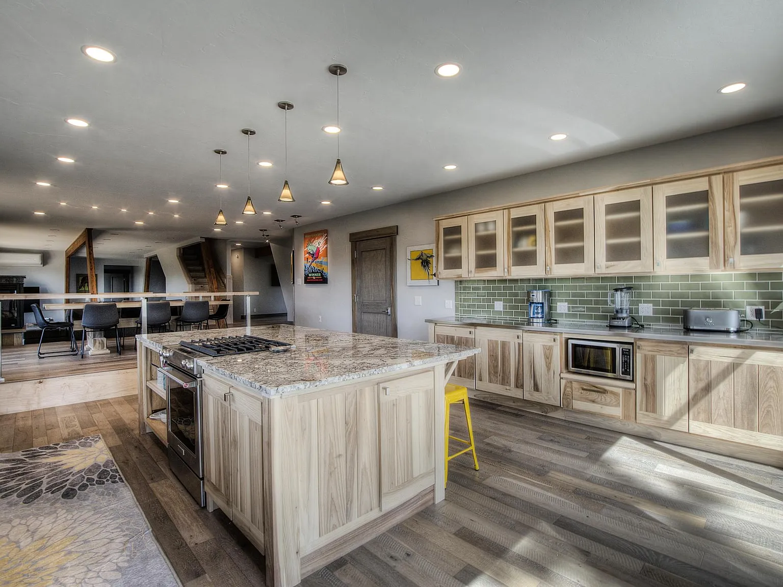 3 bed, 3.5 bath, 2400 sqft, $3,250 — Photo 4