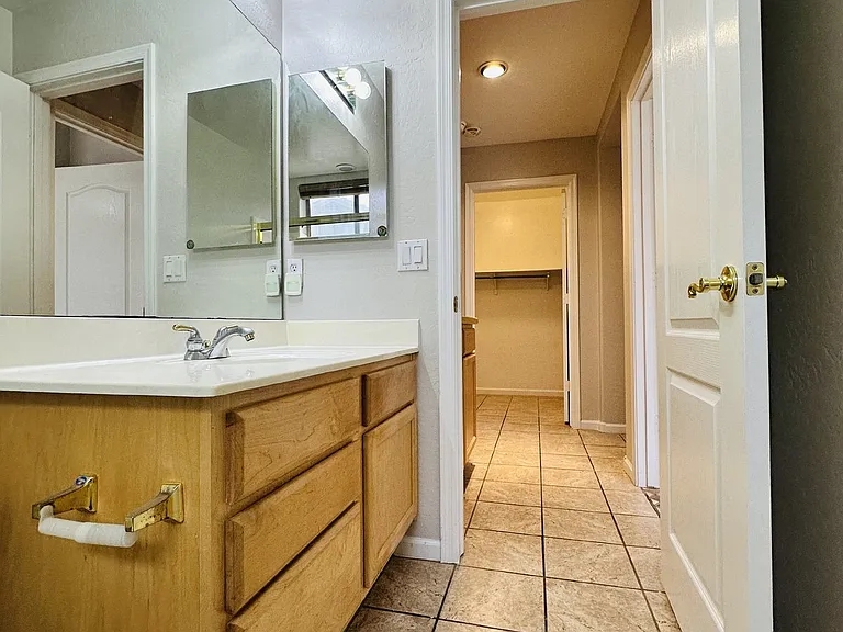 672 W Raven Dr — Photo 21