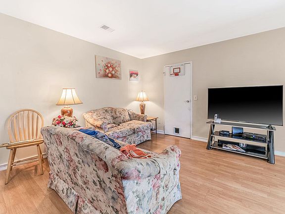 2nd image of 9 Kiowa Court #9