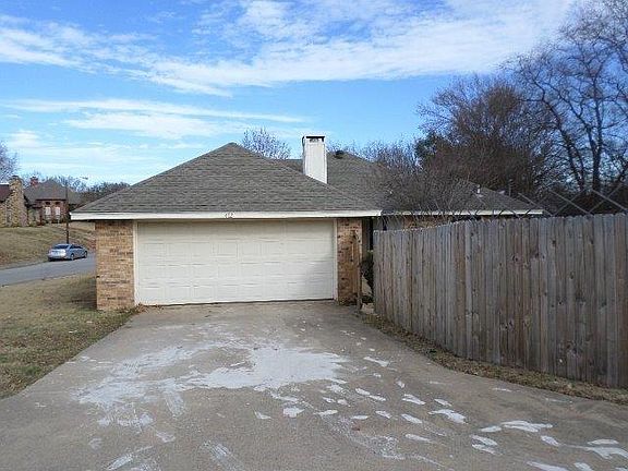 4th image of 402 Whispering Hills Dr