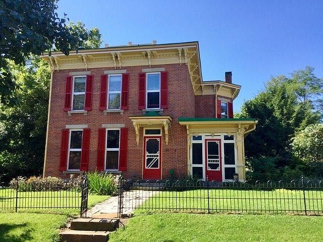 1st image of 251 E Walnut St