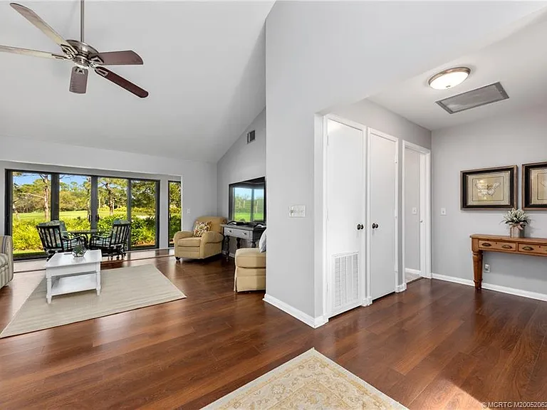 2108 NW Greenbriar Ln — Photo 7