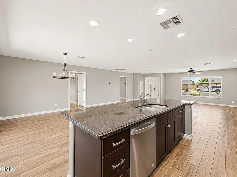 1340 E Donner Dr — Photo 11