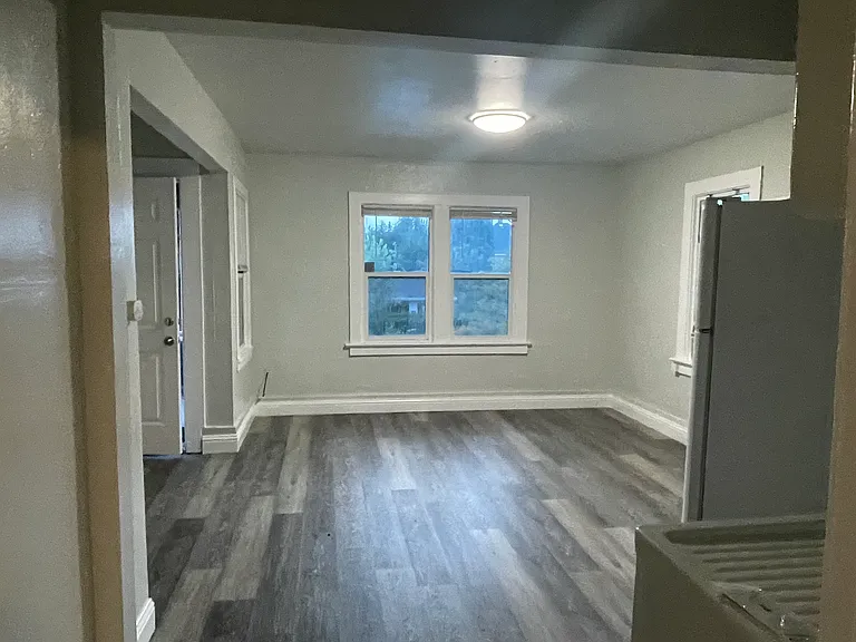 912 4th St #2 — Photo 3