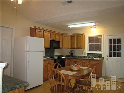 5th image of 393 Eastwood Lane