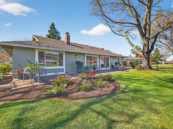 5th image of 333 Golf Court