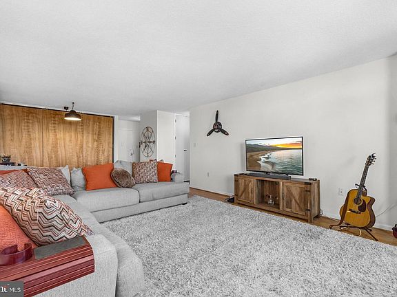 5th image of 801 N Pitt St APT 1209
