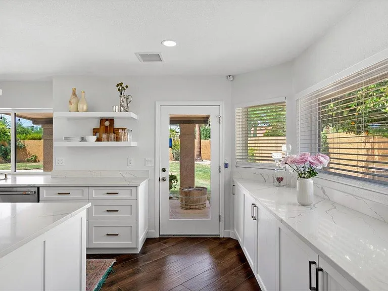 10628 E Cinnabar Ave — Photo 7